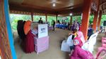 Suasana Pemungutan Suara di TPS Kampung Adat Kuta Ciamis