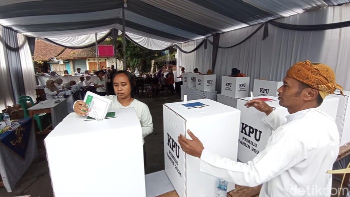 TPS di Kampung Adat Naga Tasikmalaya.