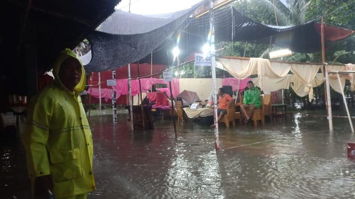 TPS di Kuningan, Jaksel, banjir