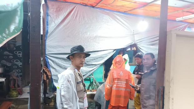 TPS di Kuningan, Jaksel, banjir