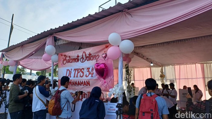 TPS tempat Gibran nyoblos bertema valentine (Adrial Akbar/detikcom)