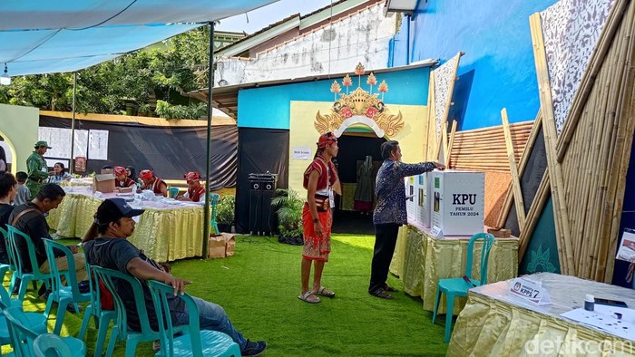tps unik di banyuwangi bertema Omprog Gandrung Valentine