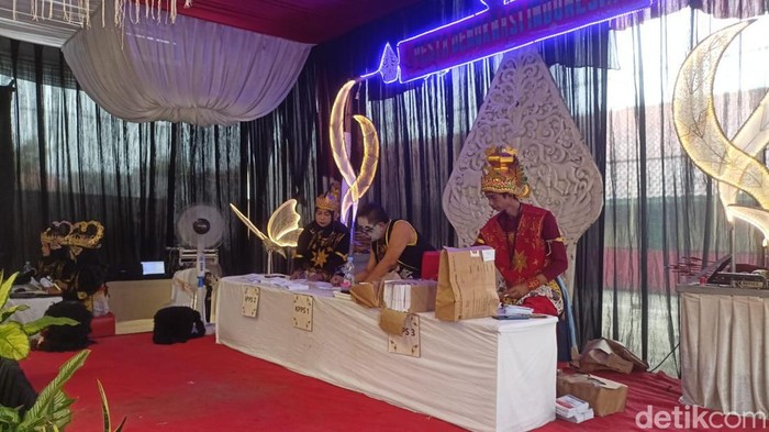 TPS unik di Majalengka berkonsep pewayangan