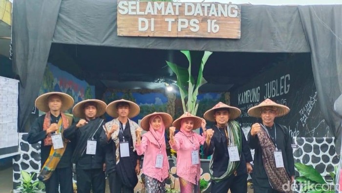 TPS unik di Sukabumi. TPS unik di Sukabumi.
