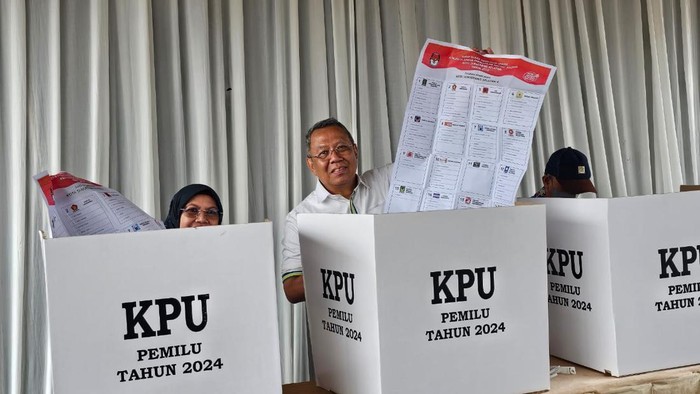 Wali Kota Tangerang Selatan Benyamin Davnie