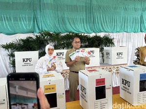 Prabowo-Gibran Menang di TPS Tempat Walkot Makassar Danny Nyoblos