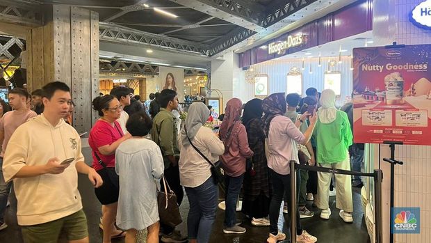 Warga DKI Jakarta memadati Mall Grand Indonesia untuk memanfaatkan diskon promo Pemilu 2024. (CNBC Indonesia/Linda Hasibuan)