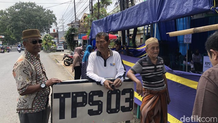 Warga tak bisa mencoblos gegara surat suara di TPS 03 Kota Malang habis
