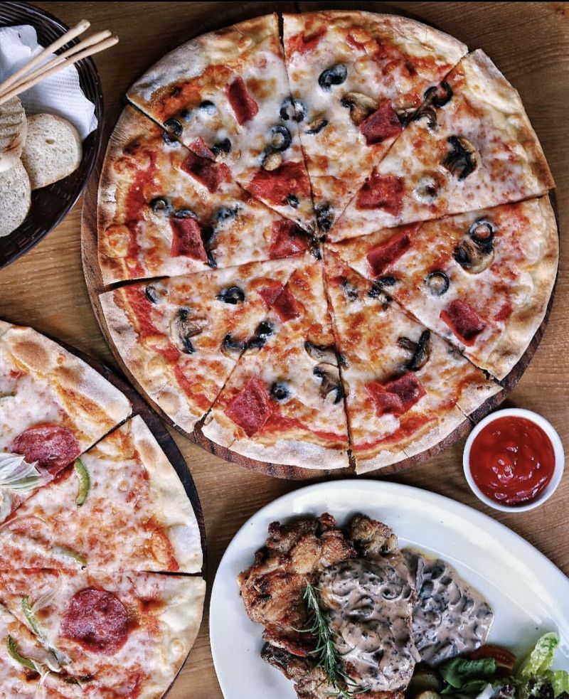 5 Tempat Pizza Lezat di Gading Serpong, Dari Pizza Original Hingga Jumbo