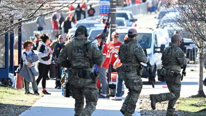 Police respond to an active shooter after shots were fired near the Kansas City Chiefs Super Bowl LVIII victory parade on February 14, 2024, in Kansas City, Missouri. Multiple people were injured after gunfire erupted at the Kansas City Chiefs Super Bowl victory rally on Wednesday, local police said.
Kansas City Police said in a tweet 