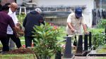 Bareng Didit, Prabowo Ziarah ke Makam Ibunda di Tanah Kusir