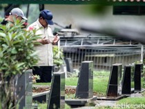 Bareng Didit, Prabowo Ziarah ke Makam Ibunda di Tanah Kusir