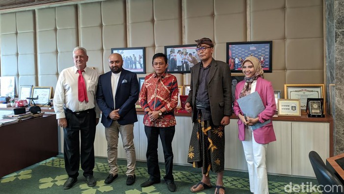 Bupati Lombok Tengah Lalu Pathul Bahri menerima investor Dubai dan Austrlia.