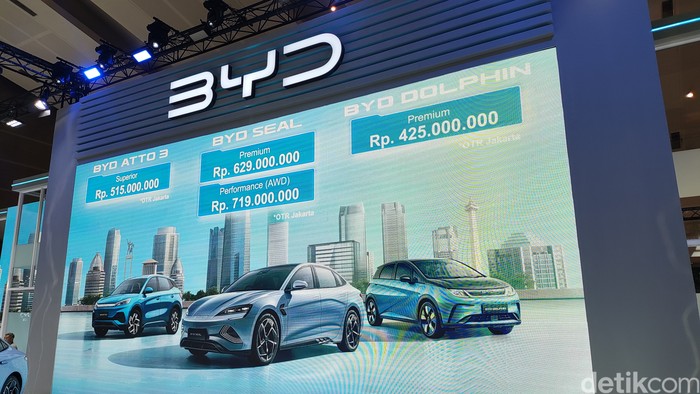 BYD mengumumkan harga ketiga mobilnya pada ajang IIMS 2024