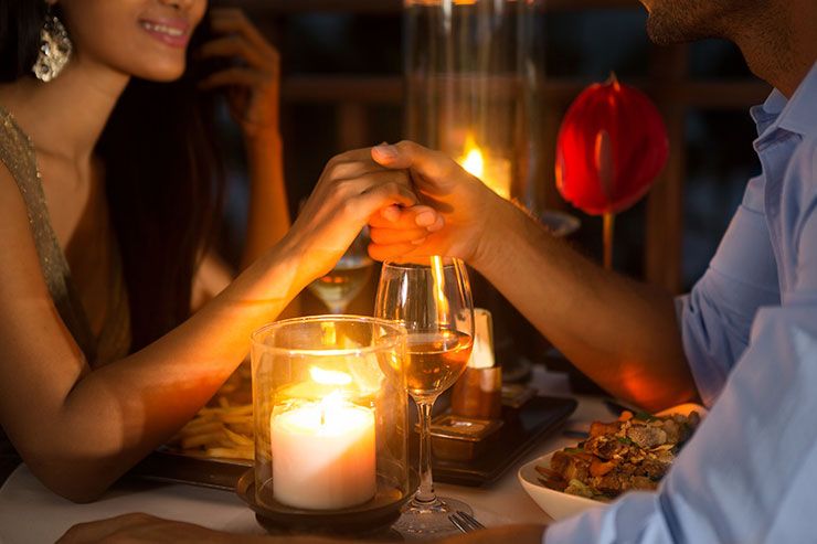 Duh!  Ibu ini marah-marah di sebuah restoran saat melihat anaknya makan bersama pacarnya