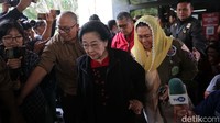 Ketum PDIP Megawati Soekarnoputri dan cawapres nomor urut 3 Mahfud Md juga kumpul di lokasi.