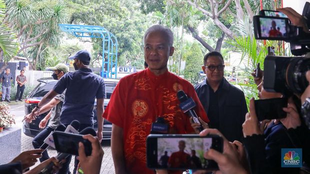 Calon Presiden Ganjar Pranowo tiba di Posko Tim  Pemenangan Nasional (TPN) Ganjar-Mahfud, Kebon Sirih, Jakarta (15/2/2024). (CNBC Indonesia/Faisal Rahman)
