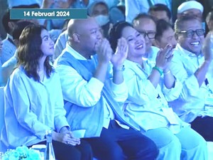 Gaya Didit Hediprasetyo Anak Prabowo saat Ayahnya Pidato Kemenangan