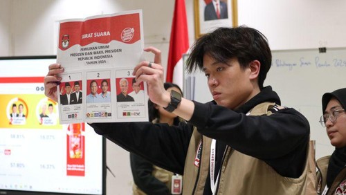 Panitia Pemilihan Luar Negeri (PPLN) di Tempat Pemungutan Suara (TPS) Beijing melakukan penghitungan suara di KBRI Beijing pada Rabu (14/2/2024).