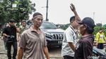 Hati-hati Melintas, Jalan di TPU Tanah Kusir Tak Ada Palang Pintu