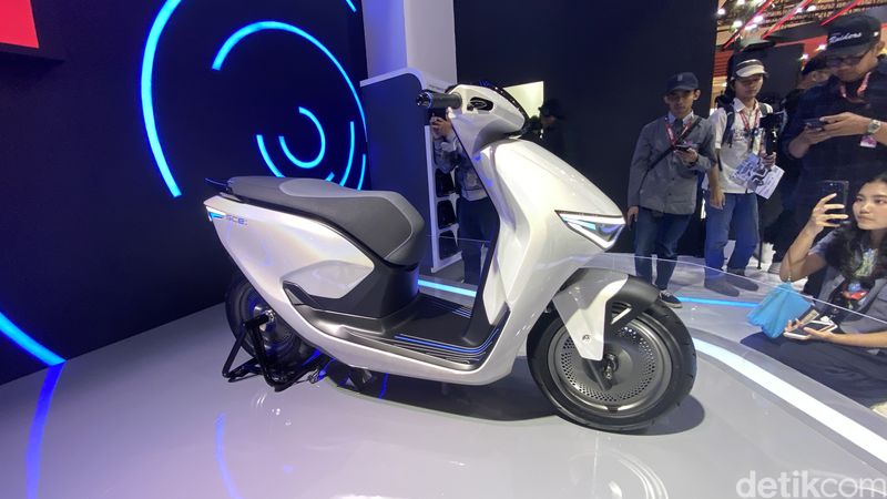 Hadirkan sepeda motor listrik baru SC E: Concept