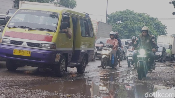 Jalan Pasirkoja yang sempat terendam banjir