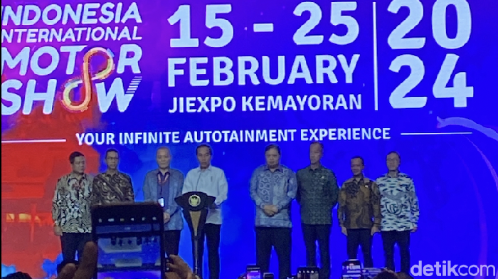Jokowi membuka IIMS 2024