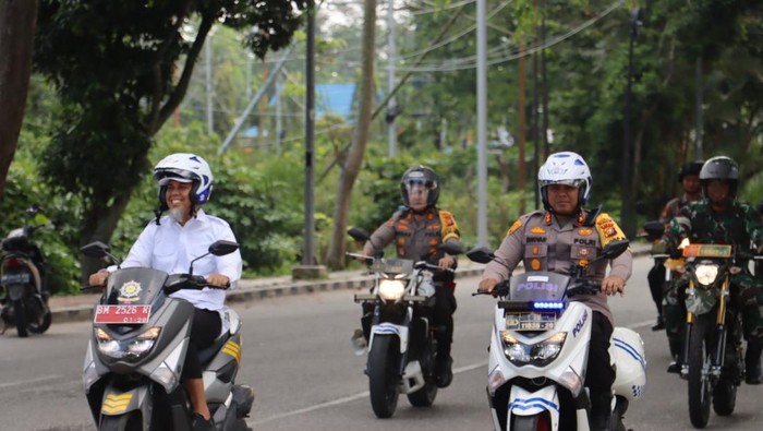 Kapolres Dumai AKBP Dhovan Oktavianton memantau langsung proses pengamanan dan perhitungan suara pada Pemilu 2024