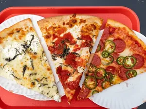 Narapidana Bisa Jajan Es Krim hingga Pizza di Supermarket Penjara Ini