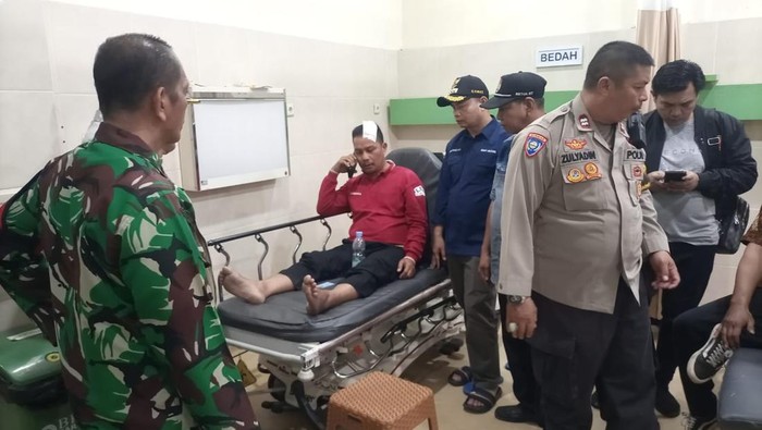 Ketua RT di Jambi dilempar kursi oleh Timses Caleg di Jambi hingga kepala berdarah.