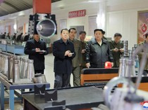 Kim Jong Un Cek Pabrik Senjata Saat Semenanjung Korea Memanas