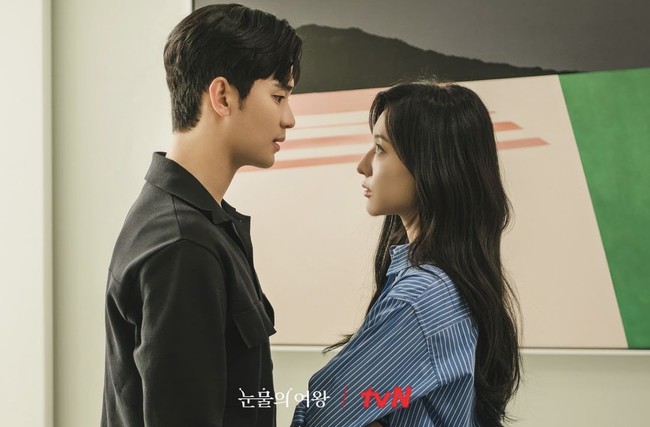 Namun, di tengah bulan madu mereka, Kim Soo Hyun dan Kim Ji Won tiba-tiba bertengkar hebat dan saling membenci. Foto: dok. tvN