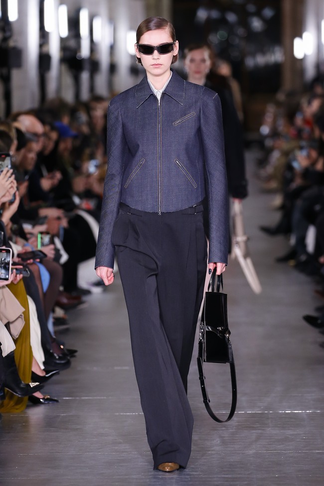 Inilah koleksi terbaru Tory Burch Fall/Winter 2024. Fashion show Tory Burch untuk koleksi fall/winter 2024 digelar di New York Public Library bersamaan dengan perayaan 20 tahun brand asal Amerika Serika ini. Foto: Dok. Tory Burch.