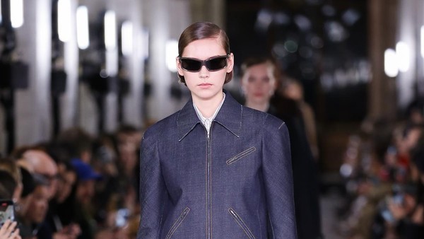 10 Koleksi Tory Burch Fall/Winter 2024 Eksplorasi Busana yang Estetis