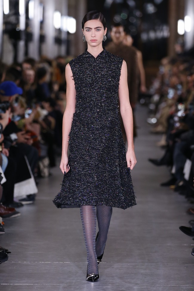 Inilah koleksi terbaru Tory Burch Fall/Winter 2024. Fashion show Tory Burch untuk koleksi fall/winter 2024 digelar di New York Public Library bersamaan dengan perayaan 20 tahun brand asal Amerika Serika ini.  Foto: Dok. Tory Burch.