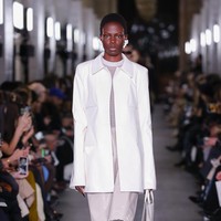 Inilah koleksi terbaru Tory Burch Fall/Winter 2024. Fashion show Tory Burch untuk koleksi fall/winter 2024 digelar di New York Public Library bersamaan dengan perayaan 20 tahun brand asal Amerika Serika ini. Foto: Dok. Tory Burch.