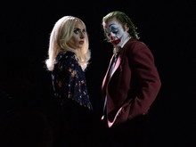 Lady Gaga dan Joaquin Phoenix Mesra-mesraan di Foto Terbaru Joker 2