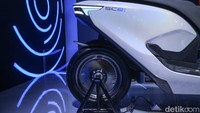 Motor listrik Honda SC e: Concept juga dibekali Mobile Power Pack e:. Namun motor listrik ini bisa menggendong dua baterai yang bisa dilepas dan pasang sehingga memudahkan sistem tukar baterai atau swap.  