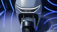 Disinyalir motor ini punya jarak tempuh yang lebih jauh dari Honda EM1 e.
