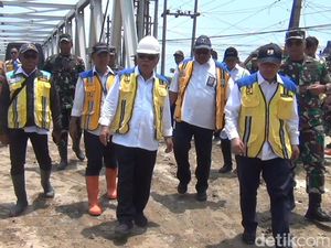 Cek Tanggul Jebol di Demak, Menteri Basuki Target Banjir Surut 3 Hari