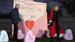 Momen Romantis Presiden AS Joe Biden dan Ibu Negara Rayakan Valentine
