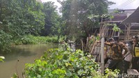 Kali Buntung yang berdekatan dengan pemukiman warga dikawasan Waru, Sidoarjo.
