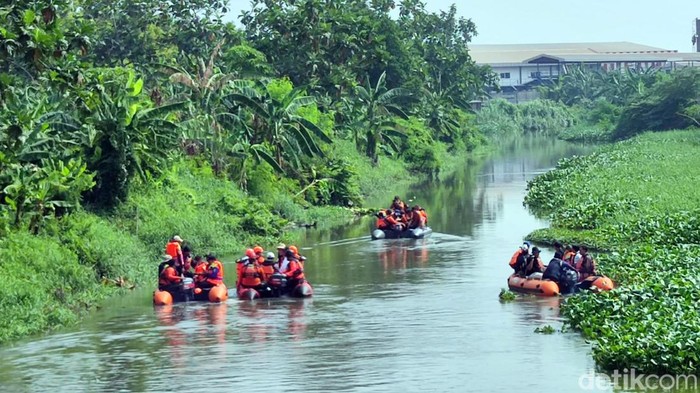 Pelaksana Harian (Plh) Gubernur Jawa Timur Adhy Karyono Sidak Kali Butung Sidoarjo Pelaksana Harian (Plh) Gubernur Jawa Timur Adhy Karyono sidak Kali Buntung yang sempat membuat banjir kawasan Waru, Sidoarjo, Kamis (15/2/2024).