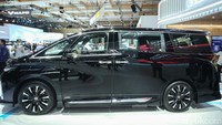 Vellfire hybrid mengusung mesin berkode A25A-FXS 2.5 L dan dipadukan dengan transmisi CVT. Mesin itu memiliki tenaga 190 PS pada 6.000 rpm dan torsi 236 Nm pada rentang 4.300-4.500 rpm.