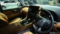 Dimensi panjang mobil ini adalah 5.010 mm. Sedangkan ukuran lebarnya tidak berubah, yakni 1.850 mm, juga jarak sumbu roda masih sama 3.000 mm.