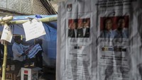 Meski saat pencoblosan, warga Suku Badui masih banyak yang tak mengerti cara melipat surat suara, namun petugas Kelompok Penyelenggara Pemungutan Suara (KPPS) yang mayoritas merupakan pemuda asli dari Badui dengan sabar membantu melipat kembali surat suara yang telah dicoblos oleh para pemilih.