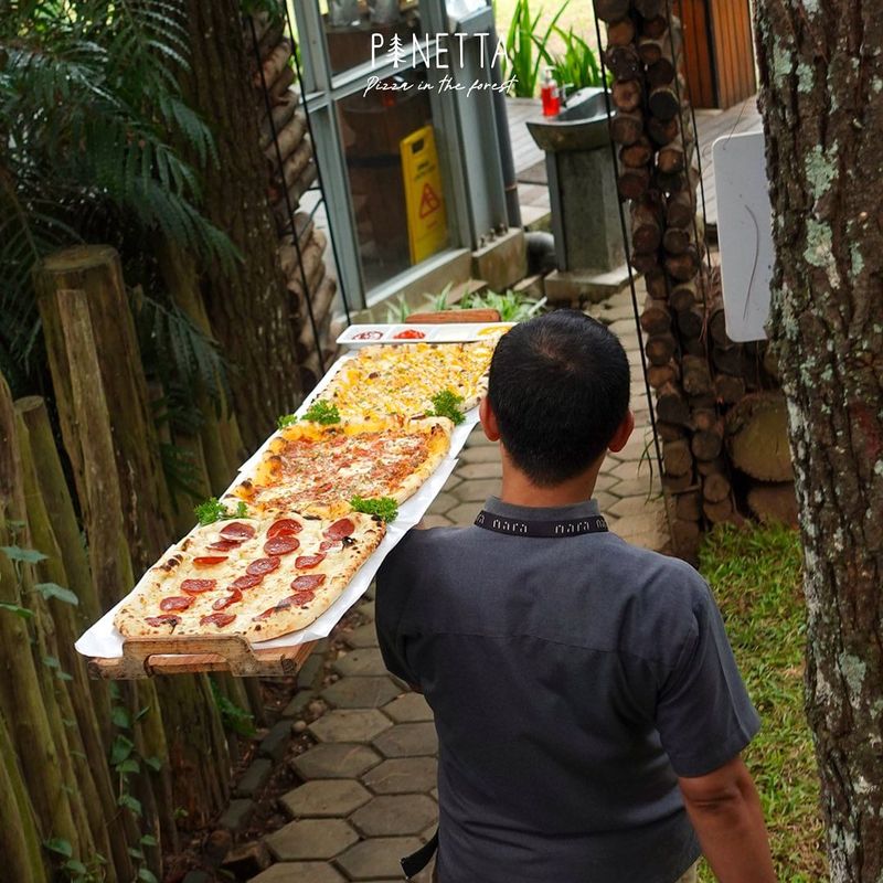 rekomendasi pizza enak di Bandung