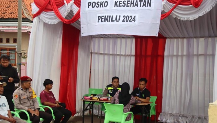Polda Metro Jaya membuka layanan pemeriksaan kesehatan bagi personel pengamanan TPS hingga petugas KPPS dalam penyelenggaraan Pemilu 2024.