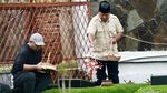 Potret Prabowo Khusyuk Berdoa di Makam Sang Ayah