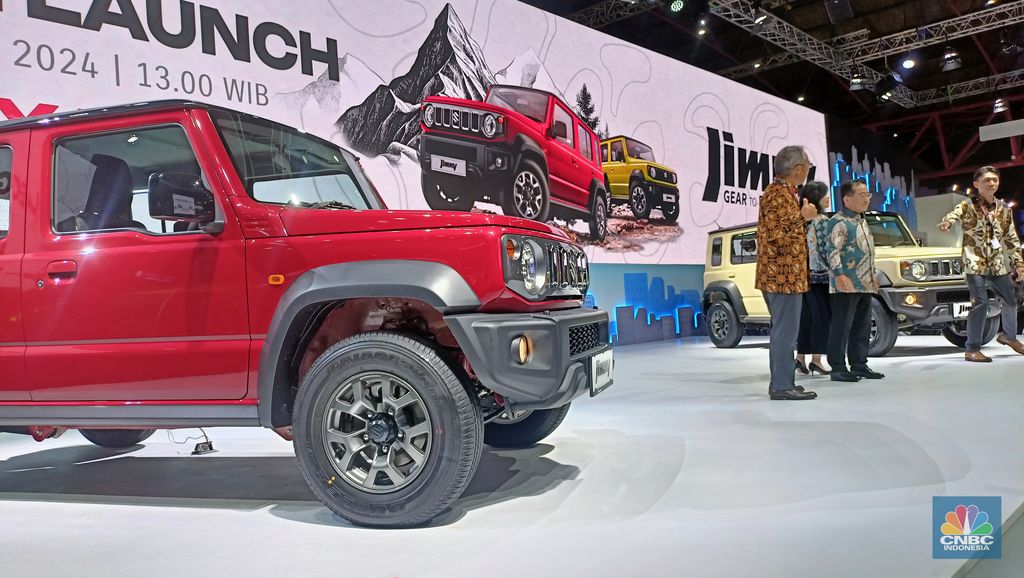 PT Suzuki Indomobil Sales (SIS) resmi meluncurkan produk SUV legendaris yaitu Suzuki Jimny 5-door dalam pameran otomotif Indonesia International Motor Show (IIMS) 2024 yang digelar di JIExpo Kemayoran, Jakarta. (վ/Ferry Sandi)